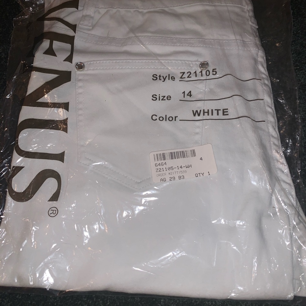 BRAND NEW VENUS PANTS 🤍